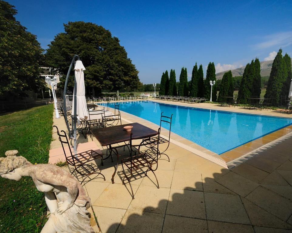 보두앙 Domaine De Majastre B&B 외부 사진